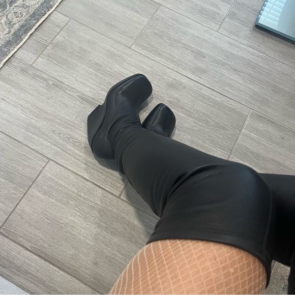 KHAITE Morgan over-the-knee leather boots - Picture 10 of 11